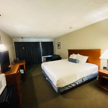 Fleetwood Inn Suites Cheboygan Eksteriør bilde