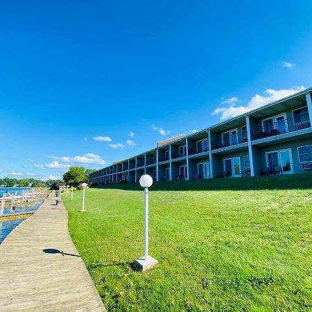 Fleetwood Inn Suites Cheboygan Eksteriør bilde