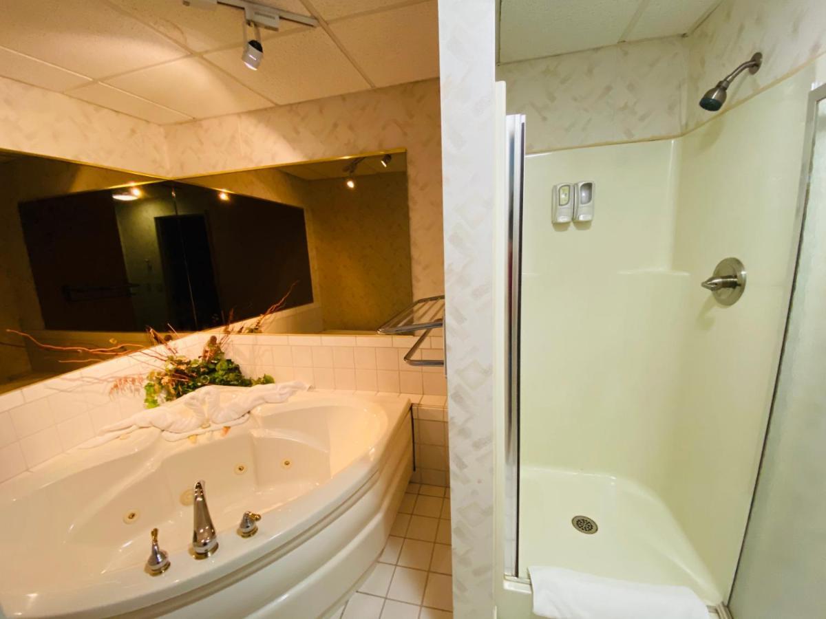 Fleetwood Inn Suites Cheboygan Eksteriør bilde