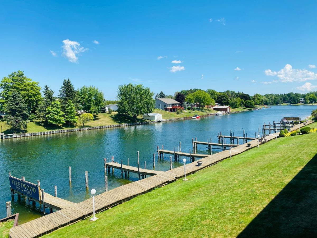 Fleetwood Inn Suites Cheboygan Eksteriør bilde