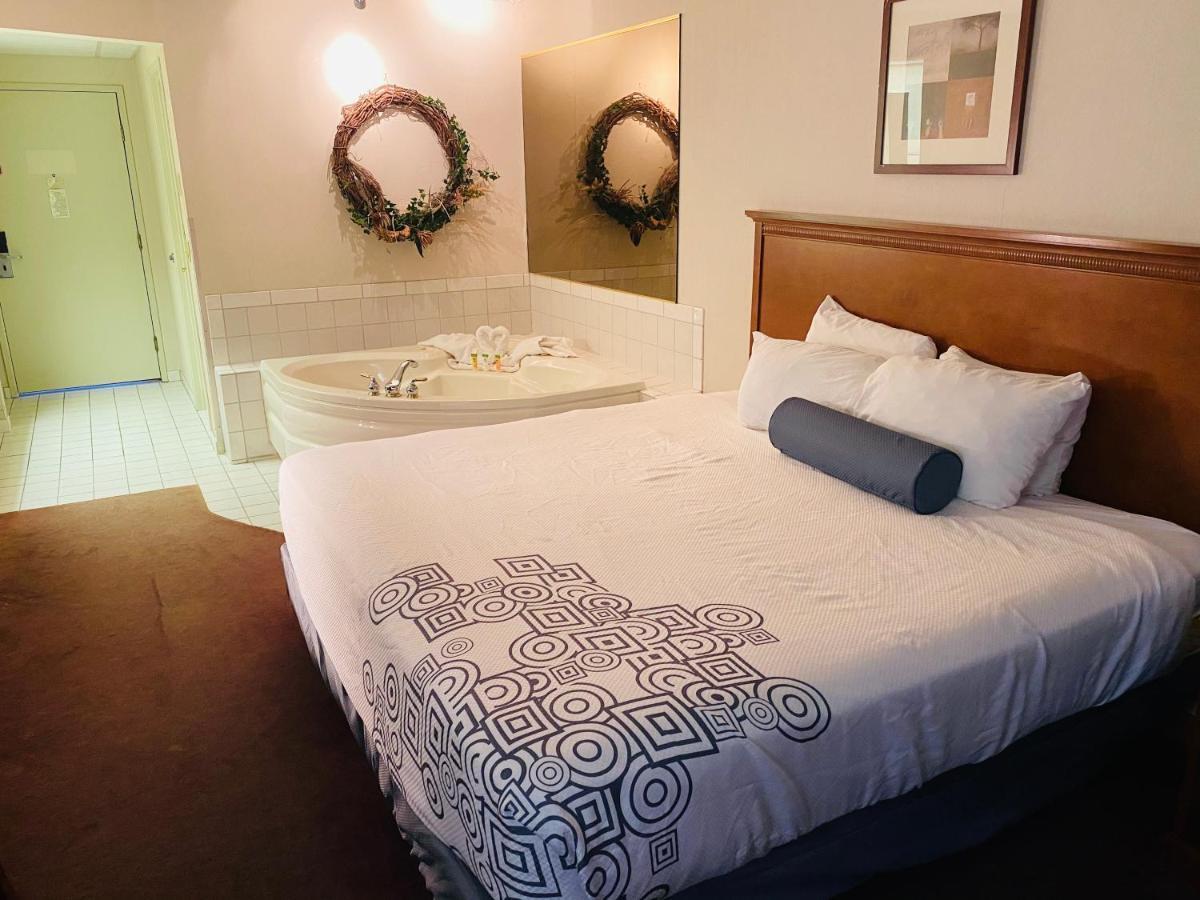 Fleetwood Inn Suites Cheboygan Eksteriør bilde