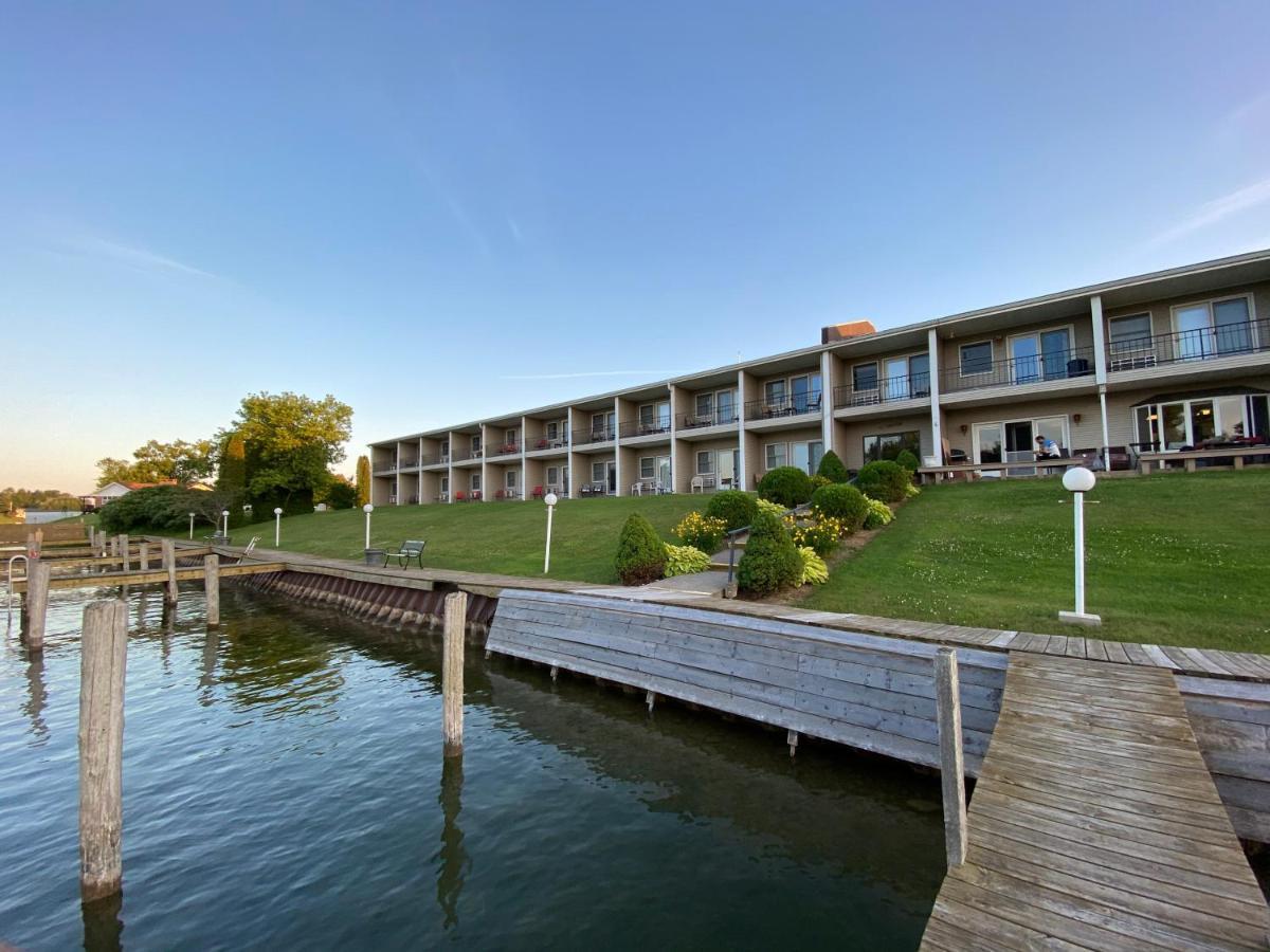Fleetwood Inn Suites Cheboygan Eksteriør bilde