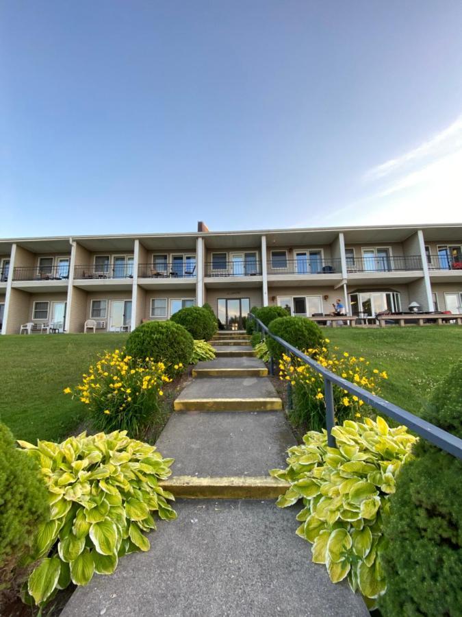 Fleetwood Inn Suites Cheboygan Eksteriør bilde