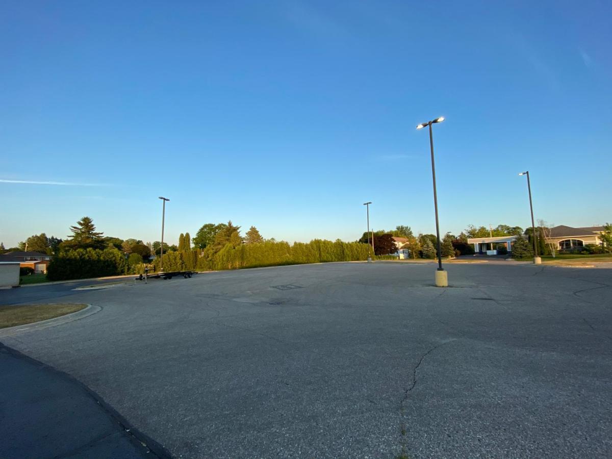 Fleetwood Inn Suites Cheboygan Eksteriør bilde