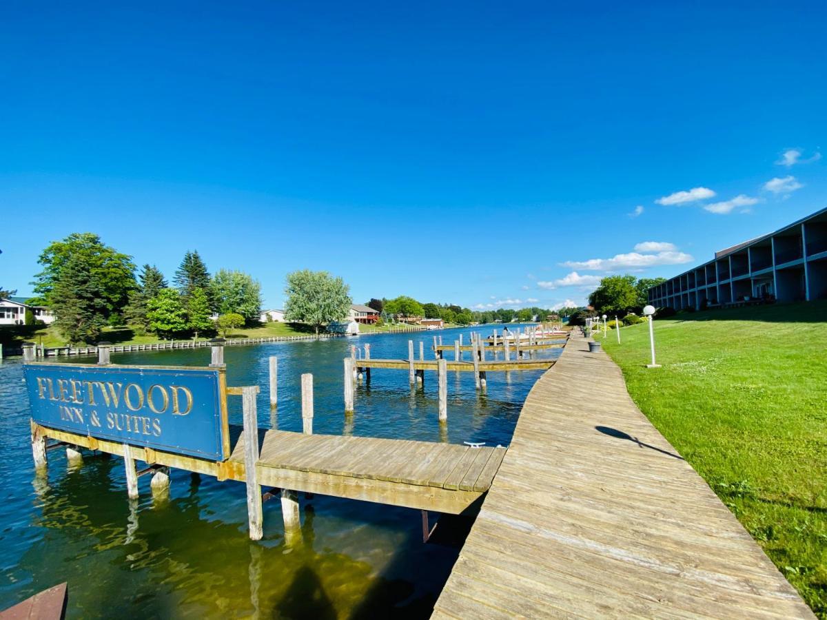 Fleetwood Inn Suites Cheboygan Eksteriør bilde