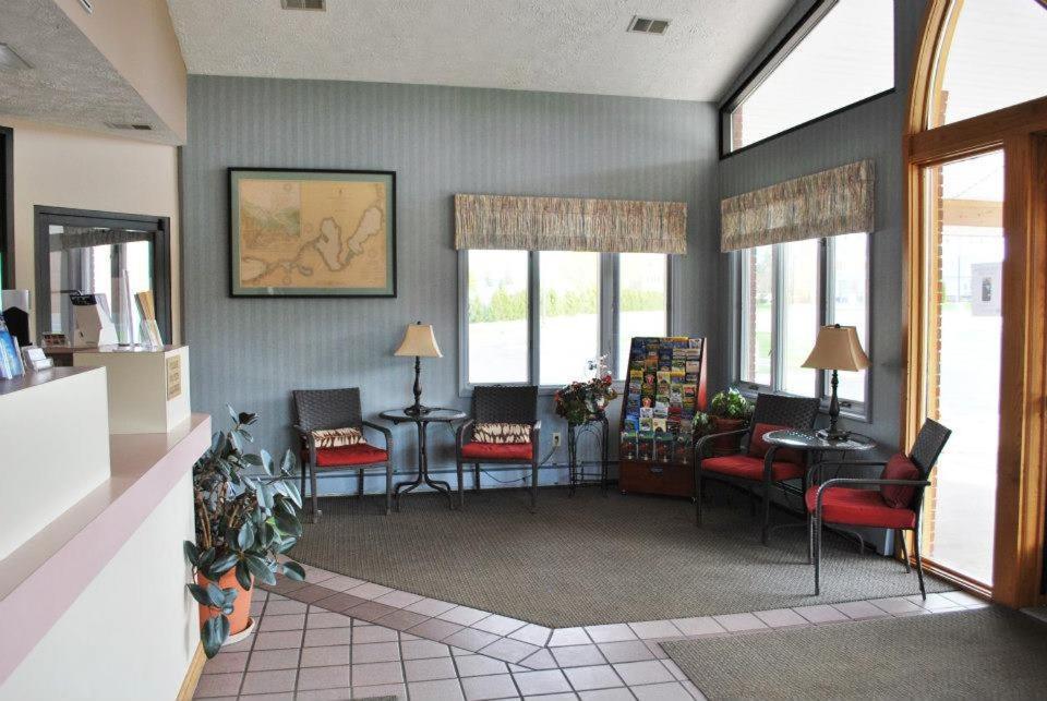 Fleetwood Inn Suites Cheboygan Eksteriør bilde