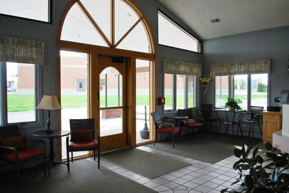 Fleetwood Inn Suites Cheboygan Eksteriør bilde