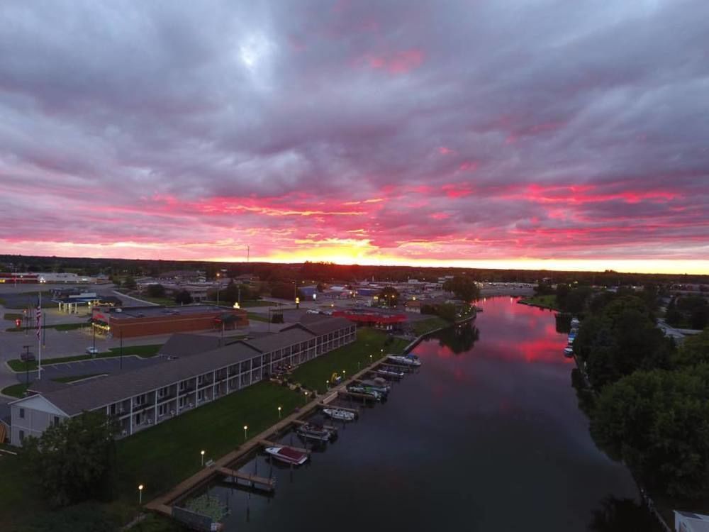 Fleetwood Inn Suites Cheboygan Eksteriør bilde